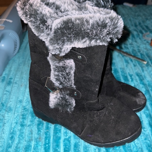 black fur boots - Picture 4 of 8